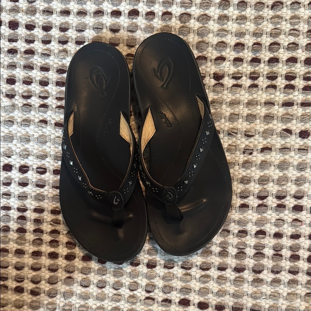 OluKai Black Sandals